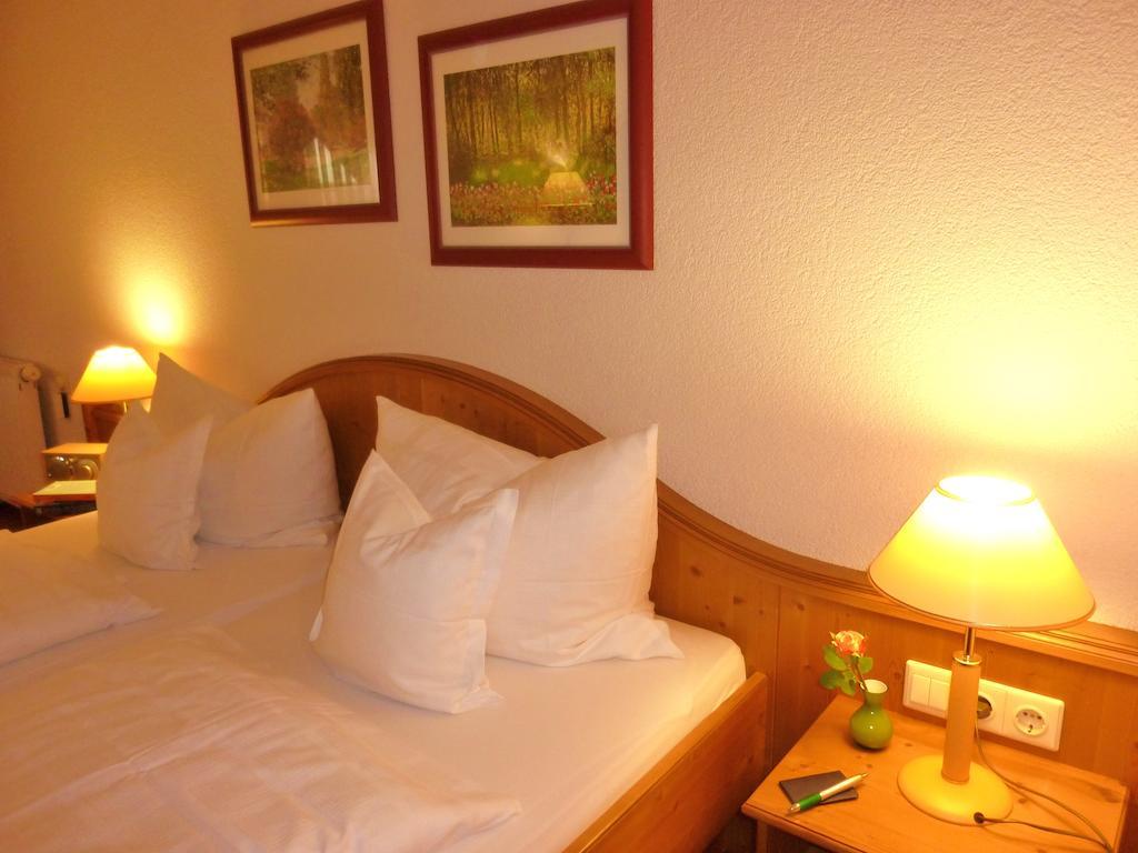 Landhaus Müritzgarten Hotel garni Röbel Habitación foto