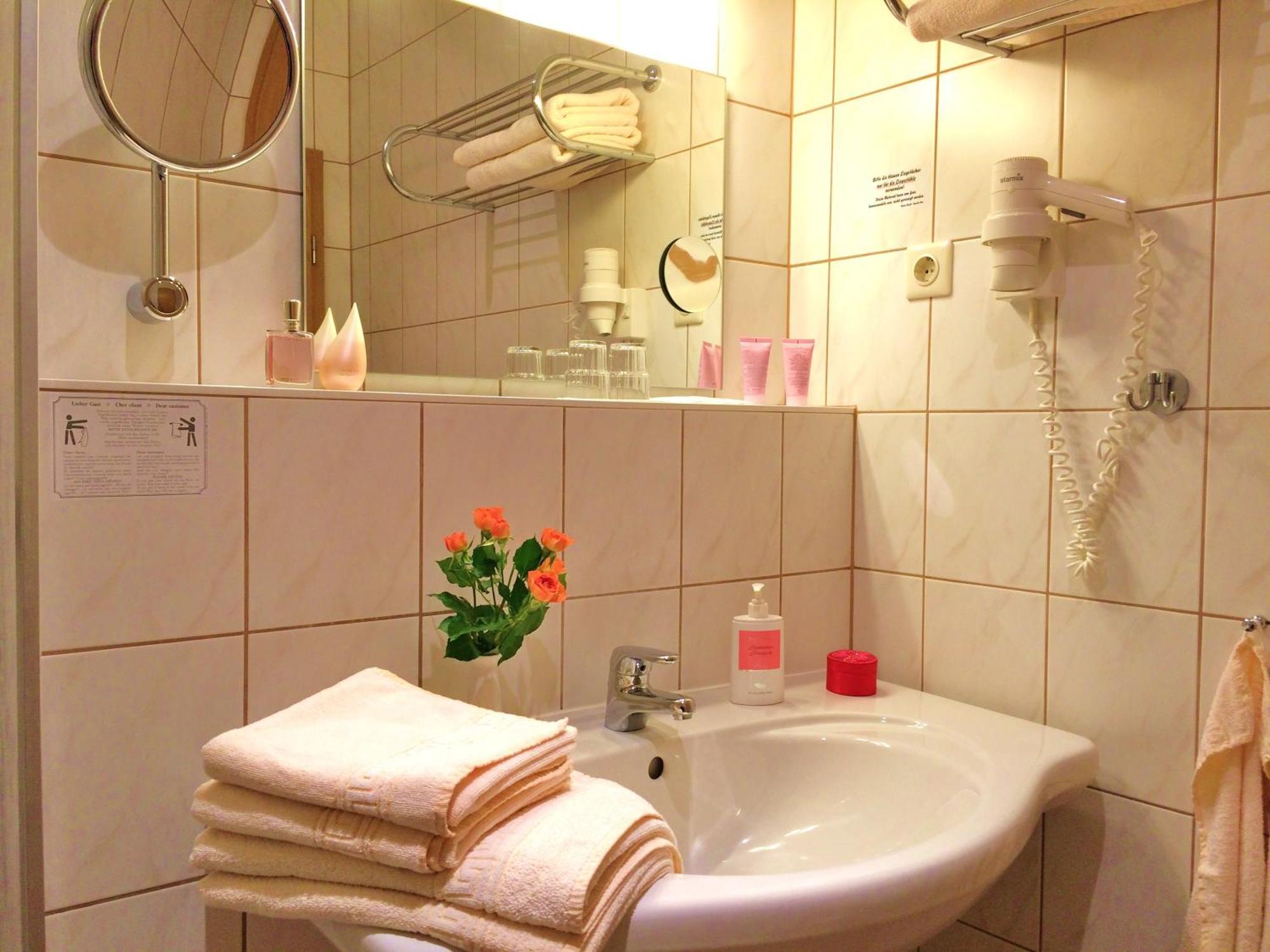 Landhaus Müritzgarten Hotel garni Röbel Habitación foto